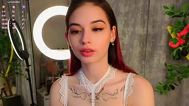 Snapshot of LunaraRada chatting on 3, 2, 2026 LunaraRada online show from 3, 2, 2026