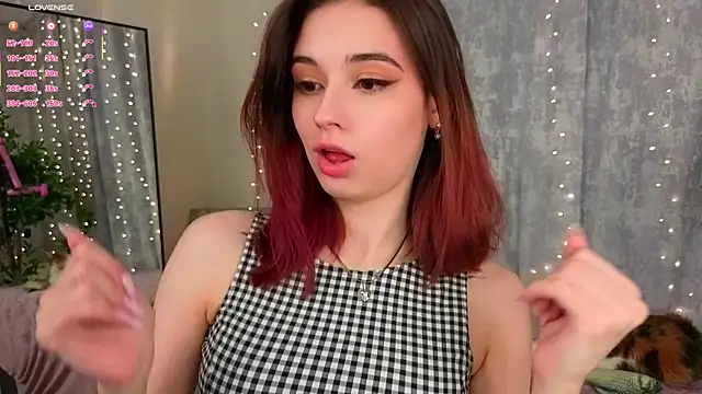 Snapshot of LunaraRada chatting on 9, 2, 2026 LunaraRada online show from 9, 2, 2026