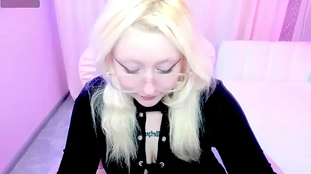 Snapshot of JuliaSharkk chatting on 25, 10, 2025 JuliaSharkk online show from 25, 10, 2025