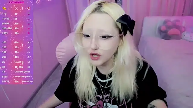 Snapshot of JuliaSharkk chatting on 20, 11, 2025 JuliaSharkk online show from 20, 11, 2025