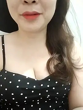 Girl Shy2000 online show from 4, 4, 2026