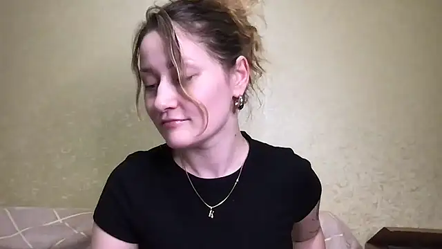 Snapshot of Veyriona chatting on 14, 11, 2025 Veyriona online show from 14, 11, 2025