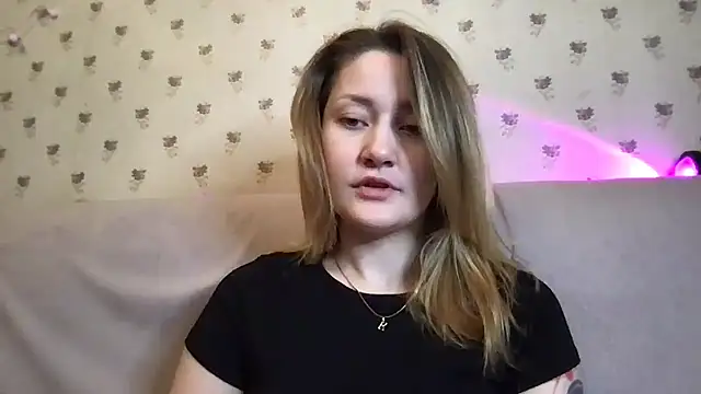 Snapshot of Veyriona chatting on 17, 11, 2025 Veyriona online show from 17, 11, 2025