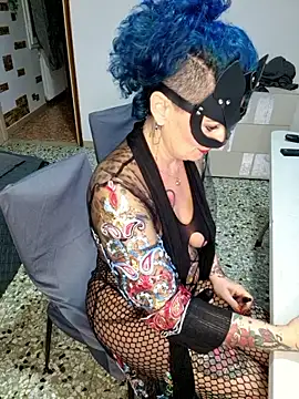 Snapshot of candymaxxx chatting on 18, 10, 2025 candymaxxx online show from 18, 10, 2025