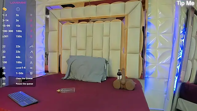 Sarah Adamss online show from 26, 11, 2025