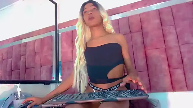 Snapshot of katherine_x1 chatting on 30, 11, 2025 katherine x1 online show from 30, 11, 2025