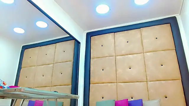 Snapshot of katherine_x1 chatting on 14, 12, 2025 katherine x1 online show from 14, 12, 2025