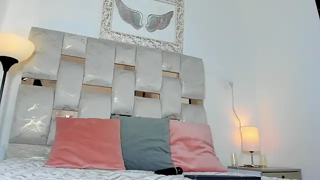 Nyra 18 online show from 20, 11, 2025