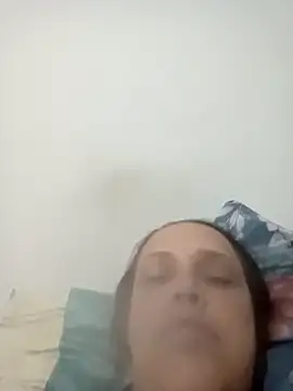 Snapshot of Crisribeiro chatting on 17, 12, 2025 Crisribeiro online show from 17, 12, 2025