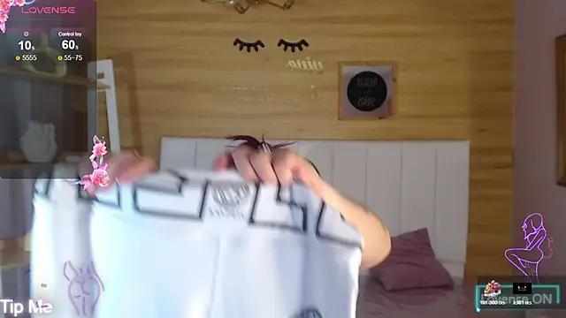 Snapshot of draviana_a_ chatting on 21, 11, 2025 draviana a online show from 21, 11, 2025