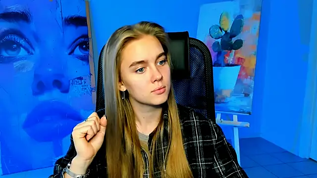 Snapshot of JuneWoods chatting on 12, 10, 2025 JuneWoods online show from 12, 10, 2025