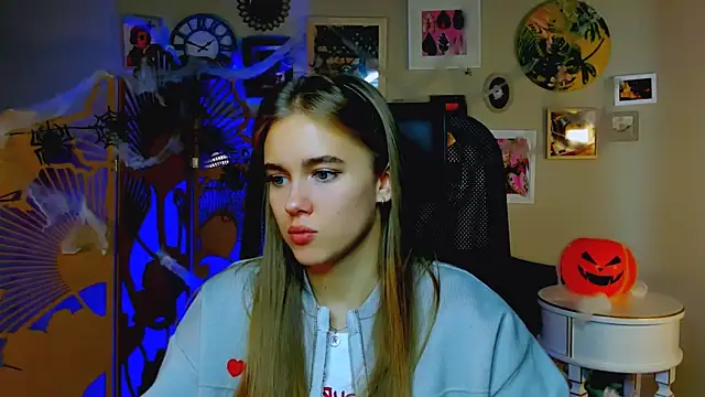 Snapshot of JuneWoods chatting on 30, 10, 2025 JuneWoods online show from 30, 10, 2025