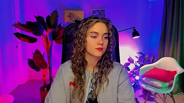 Snapshot of JuneWoods chatting on 22, 11, 2025 JuneWoods online show from 22, 11, 2025