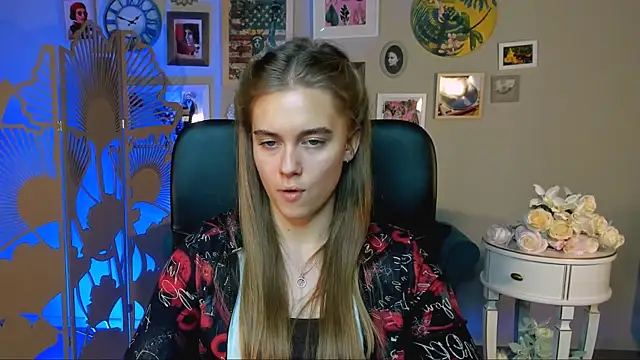 Snapshot of JuneWoods chatting on 25, 11, 2025 JuneWoods online show from 25, 11, 2025