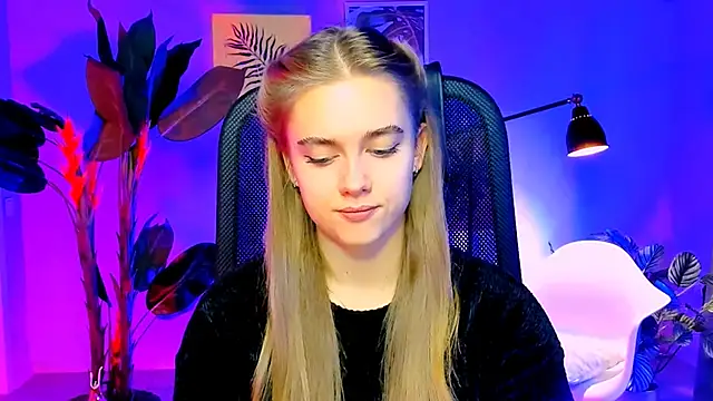 Snapshot of JuneWoods chatting on 27, 11, 2025 JuneWoods online show from 27, 11, 2025