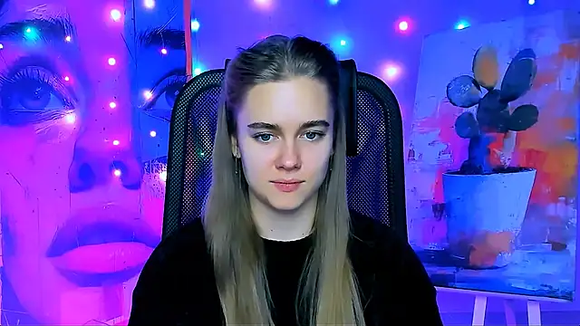 Snapshot of JuneWoods chatting on 18, 12, 2025 JuneWoods online show from 18, 12, 2025