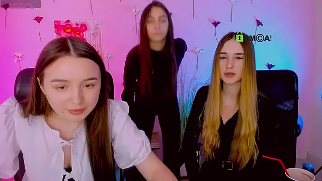 Snapshot of leslie_bird chatting on 2, 3, 2026 leslie bird online show from 2, 3, 2026