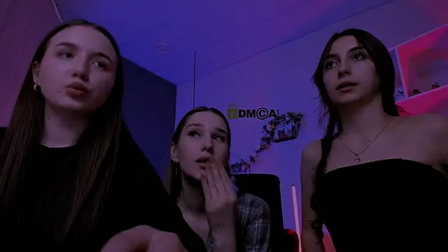 Snapshot of leslie_bird chatting on 30, 3, 2026 leslie bird online show from 30, 3, 2026