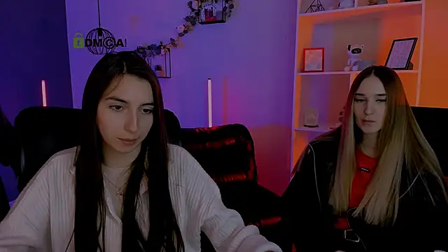 Snapshot of leslie_bird chatting on 15, 4, 2026 leslie bird online show from 15, 4, 2026