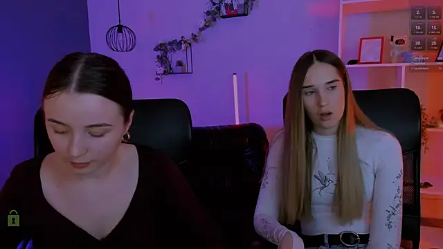 Snapshot of leslie_bird chatting on 21, 4, 2026 leslie bird online show from 21, 4, 2026