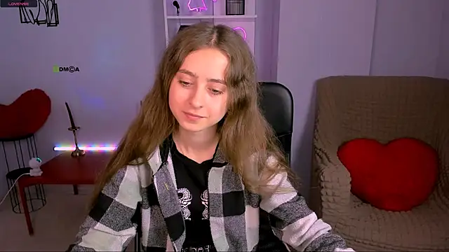 Snapshot of rebecca_smile chatting on 8, 11, 2025 rebecca smile online show from 8, 11, 2025