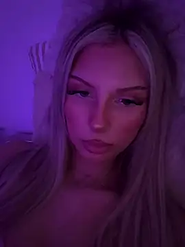 Snapshot of blondeeee chatting on 20, 7, 2026 blondeeee online show from 20, 7, 2026