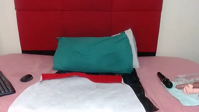 Snapshot of CurvyQueenx2 chatting on 25, 3, 2026 CurvyQueenx2 online show from 25, 3, 2026