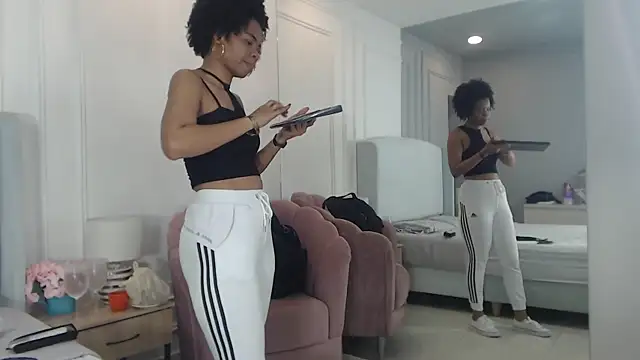 ChantalGarner online show from 15, 12, 2025