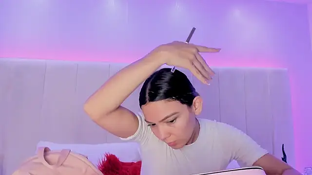 celestebellmont online show from 4, 12, 2025