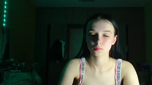 Snapshot of Emilia_Light chatting on 4, 4, 2026 Emilia Light online show from 4, 4, 2026