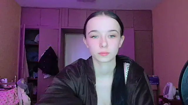 Snapshot of Emilia_Light chatting on 6, 4, 2026 Emilia Light online show from 6, 4, 2026