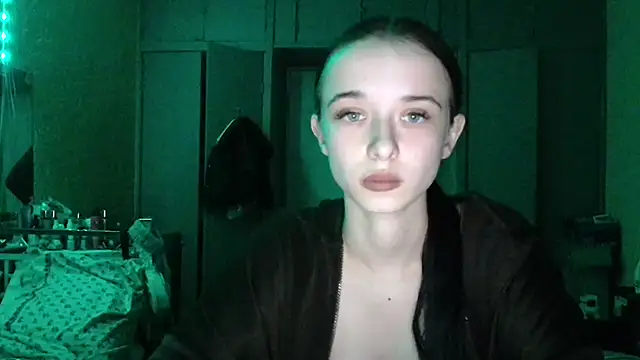 Snapshot of Emilia_Light chatting on 9, 4, 2026 Emilia Light online show from 9, 4, 2026