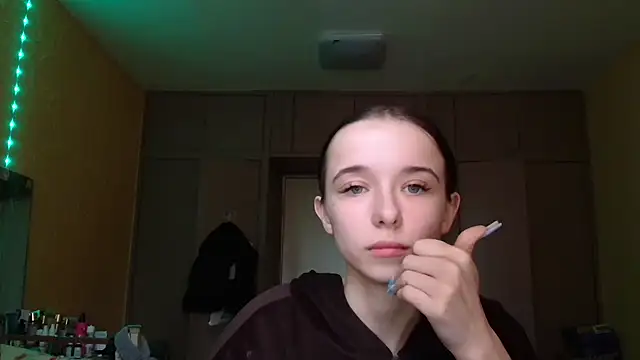 Snapshot of Emilia_Light chatting on 10, 4, 2026 Emilia Light online show from 10, 4, 2026