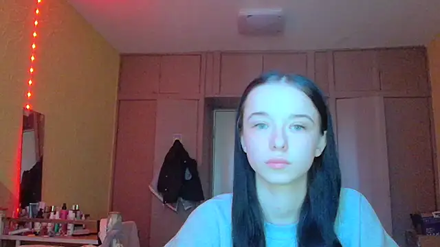 Snapshot of Emilia_Light chatting on 15, 4, 2026 Emilia Light online show from 15, 4, 2026