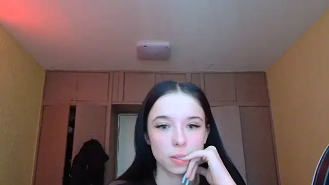 Snapshot of Emilia_Light chatting on 17, 4, 2026 Emilia Light online show from 17, 4, 2026