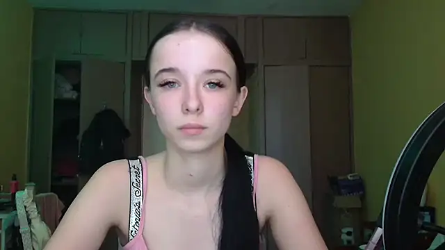 Snapshot of Emilia_Light chatting on 19, 4, 2026 Emilia Light online show from 19, 4, 2026