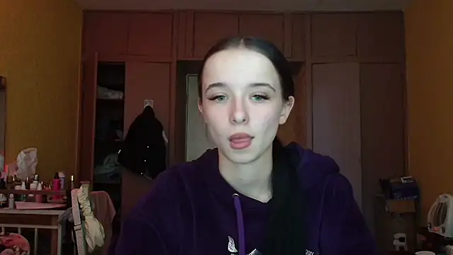Snapshot of Emilia_Light chatting on 21, 4, 2026 Emilia Light online show from 21, 4, 2026
