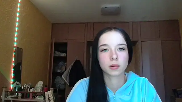Snapshot of Emilia_Light chatting on 29, 4, 2026 Emilia Light online show from 29, 4, 2026