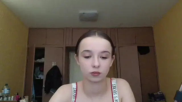 Snapshot of Emilia_Light chatting on 7, 5, 2026 Emilia Light online show from 7, 5, 2026