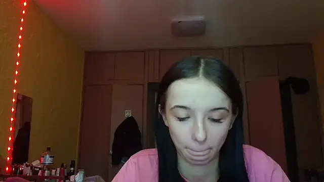 Snapshot of Emilia_Light chatting on 8, 5, 2026 Emilia Light online show from 8, 5, 2026