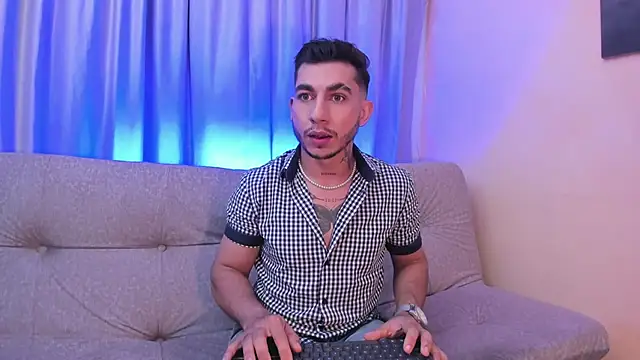 Snapshot of Taylor_Lewiis chatting on 3, 10, 2025 Taylor Lewiis online show from 3, 10, 2025