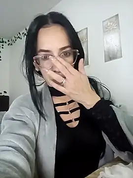 Snapshot of YaraDuartee chatting on 27, 11, 2025 YaraDuartee online show from 27, 11, 2025