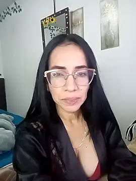 Snapshot of YaraDuartee chatting on 17, 12, 2025 YaraDuartee online show from 17, 12, 2025