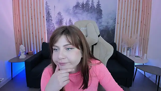 Snapshot of FameyBlum chatting on 14, 10, 2025 FameyBlum online show from 14, 10, 2025