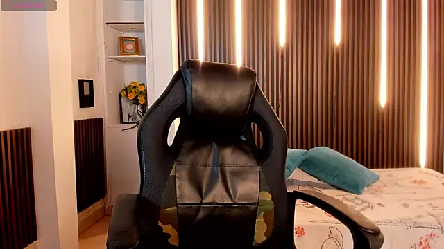 Snapshot of Violet_Anders chatting on 22, 10, 2025 Violet Anders online show from 22, 10, 2025