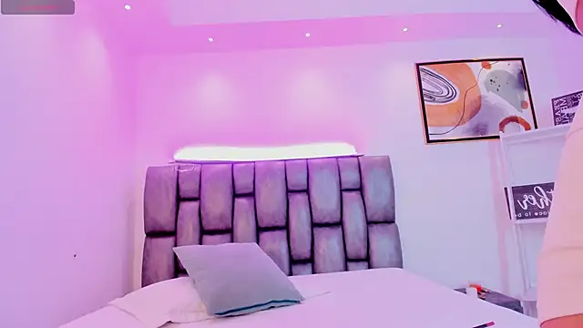 Snapshot of Violet_Anders chatting on 15, 11, 2025 Violet Anders online show from 15, 11, 2025