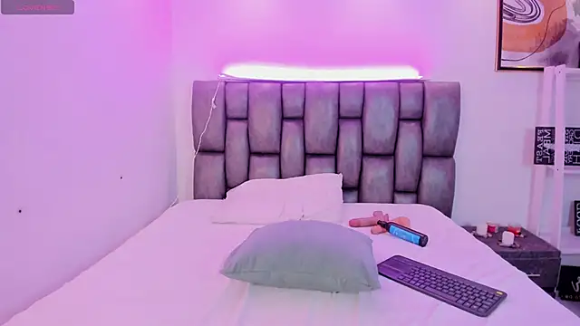 Snapshot of Caroline_Millerr chatting on 2, 2, 2026 Caroline Millerr online show from 2, 2, 2026