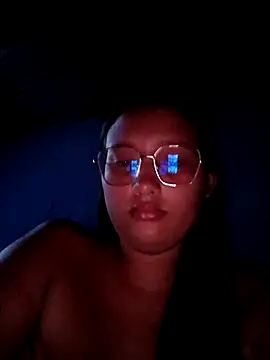 Snapshot of young_dairy01 chatting on 21, 11, 2025 young dairy01 online show from 21, 11, 2025