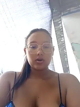 Snapshot of young_dairy01 chatting on 23, 11, 2025 young dairy01 online show from 23, 11, 2025