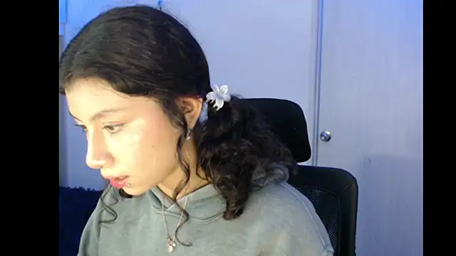 Ivonnybonn online show from 5, 11, 2025